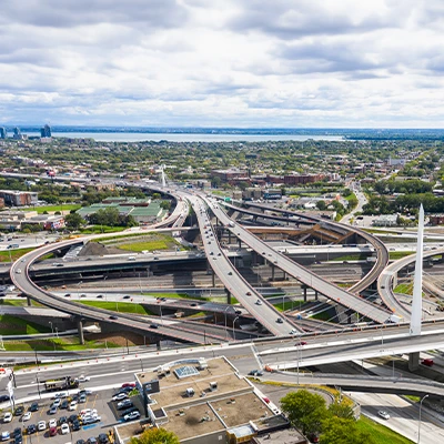 Notre approche innovante comprenait l’utilisation de drones pour minimiser les interruptions de trafic et d'outils web de suivi en temps réel.