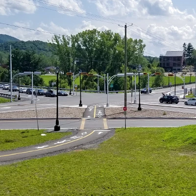 Artelia a été mandaté pour concevoir et réaliser les travaux de réaménagement, une piste cyclable et la coordination d'un mur de soutènement.