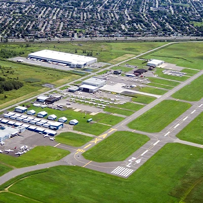 Avec une augmentation notable du trafic aérien, l’Aéroport de Saint-Hubert renforce son rôle clé dans le réseau aéroportuaire de la région.